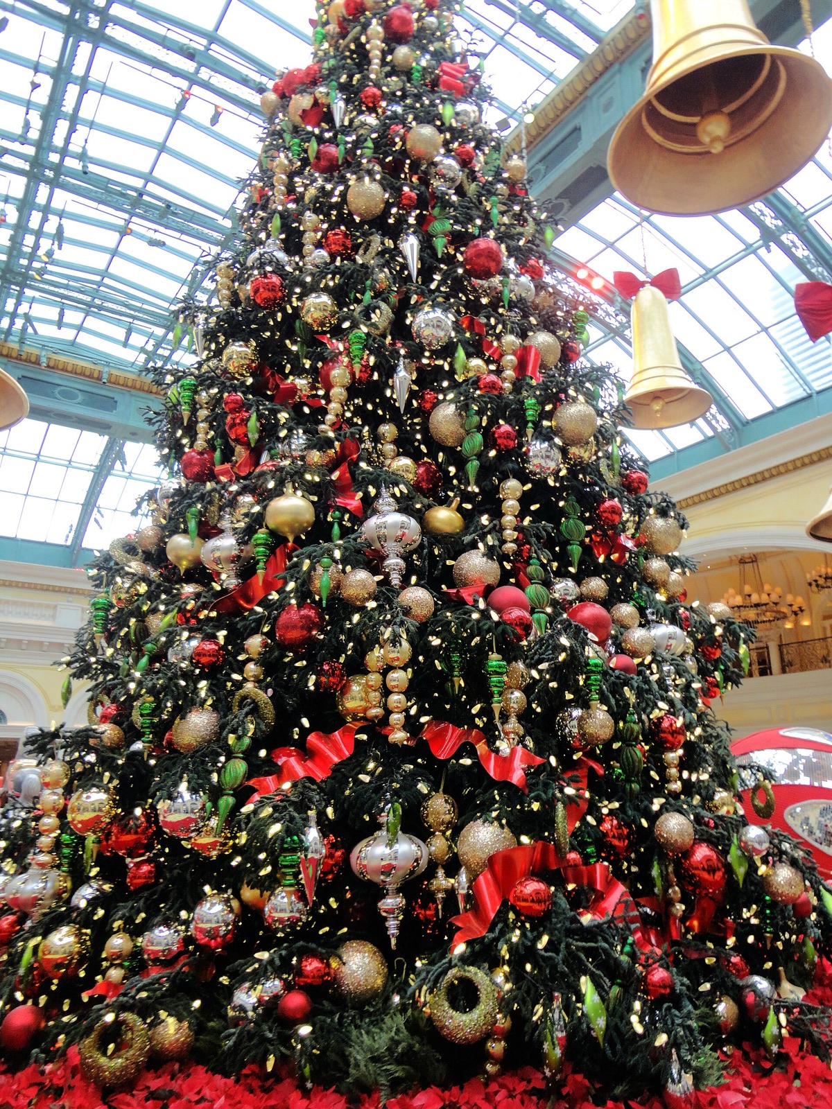A decorated Christmas tree in the Bellagio Conservatory